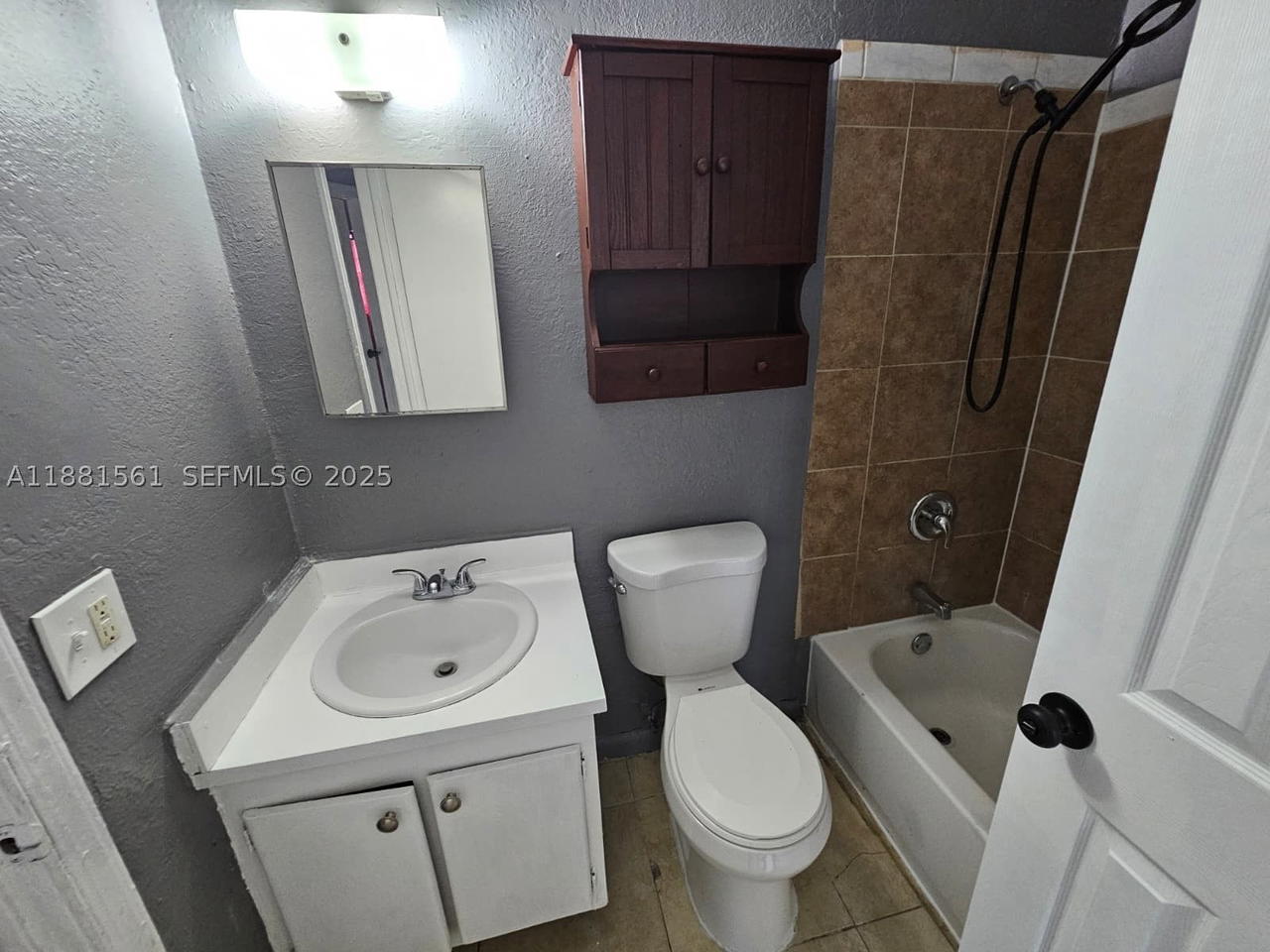 Real estate property located at 325 80th Ter, Broward, North Lauderdale Village, North Lauderdale, FL