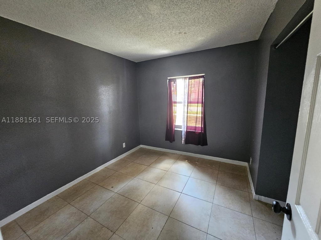 Real estate property located at 325 80th Ter, Broward, North Lauderdale Village, North Lauderdale, FL