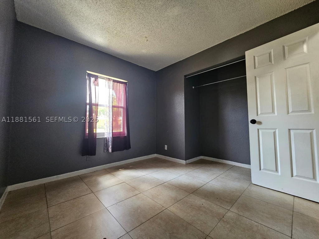 Real estate property located at 325 80th Ter, Broward, North Lauderdale Village, North Lauderdale, FL