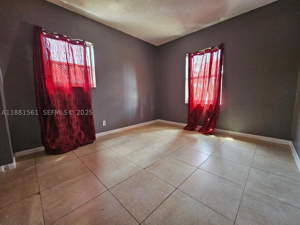 Real estate property located at 325 80th Ter, Broward, North Lauderdale Village, North Lauderdale, FL