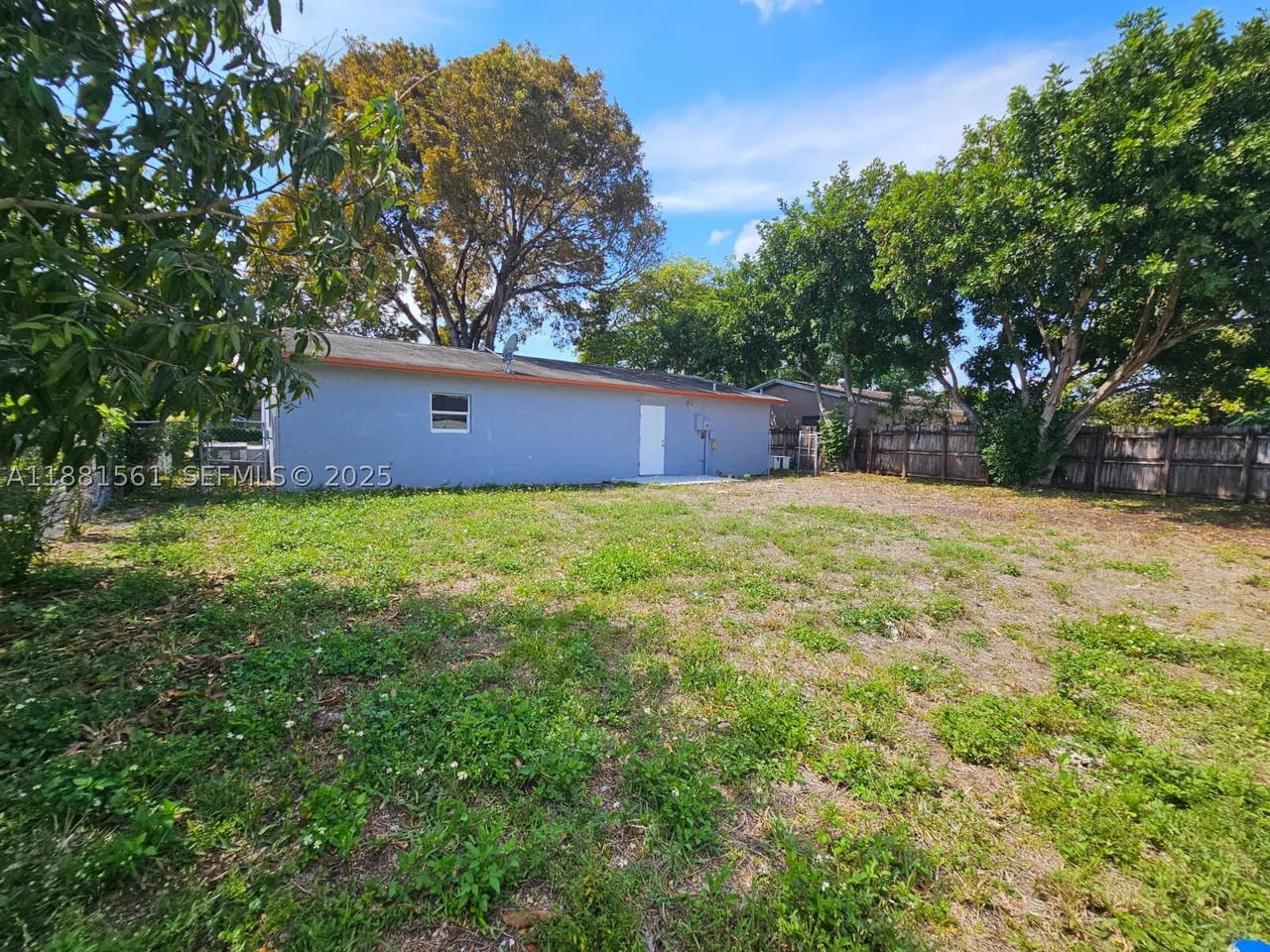 Real estate property located at 325 80th Ter, Broward, North Lauderdale Village, North Lauderdale, FL