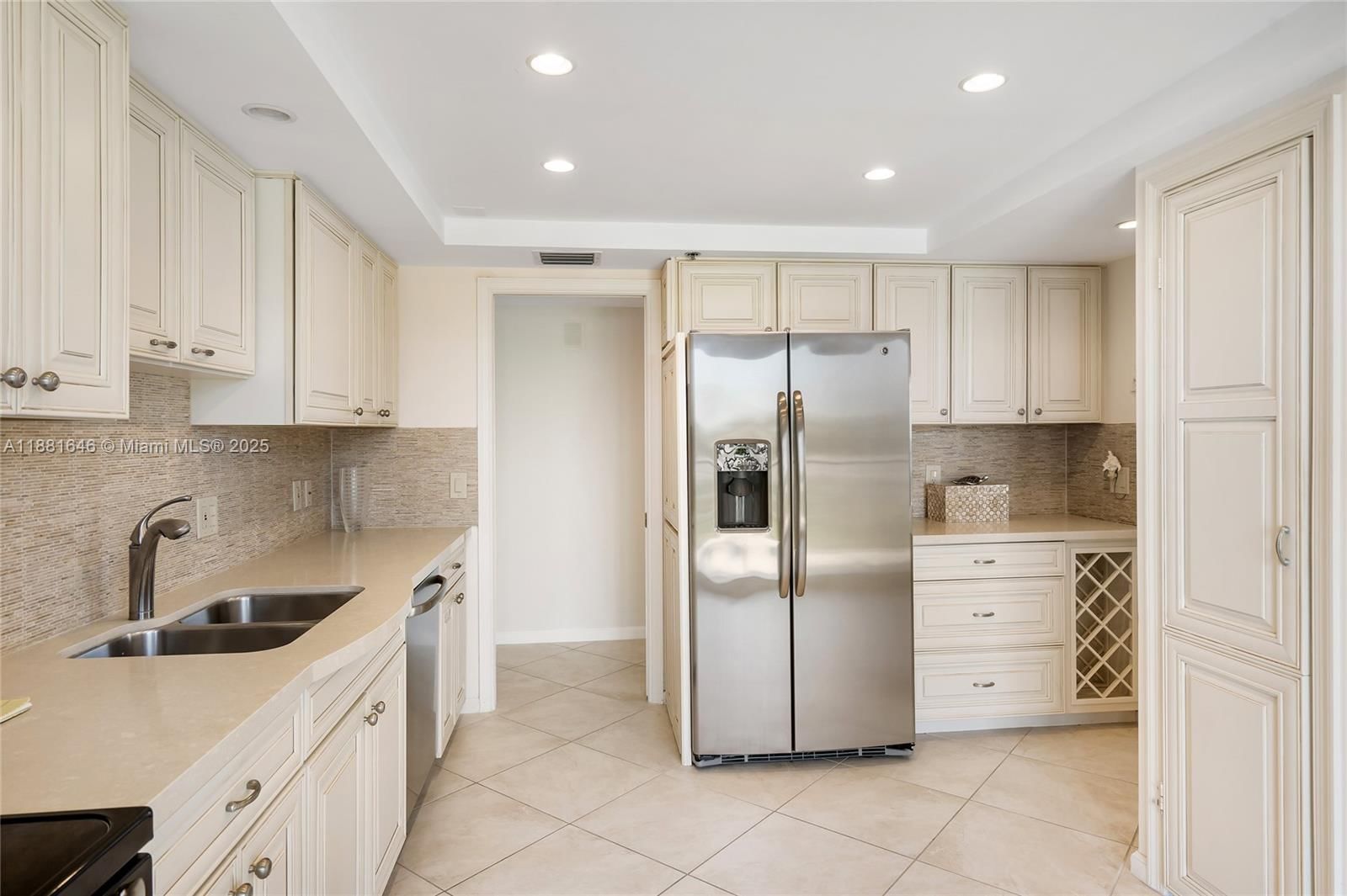 Real estate property located at 100 Beach Rd #204, Palm Beach, Ocean Towers South Condo, Tequesta, FL
