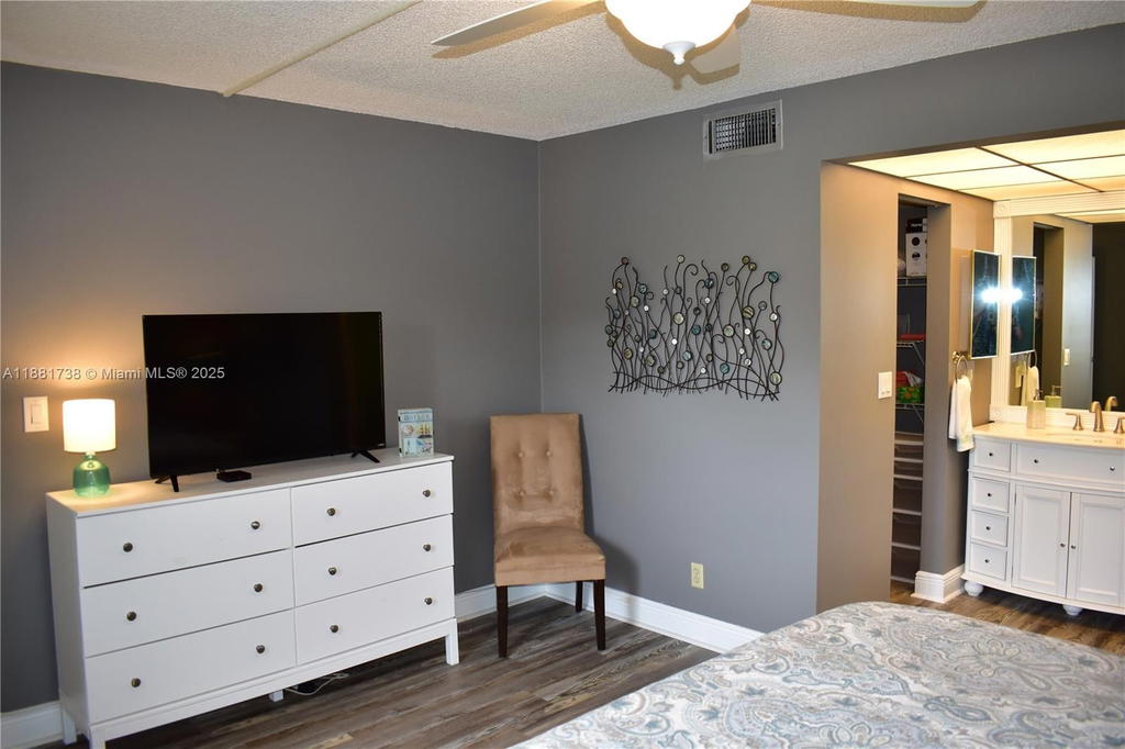 Real estate property located at 9320 Sunrise Lakes Blvd #108, Broward, Sunrise Lakes 106 Condo, Sunrise, FL