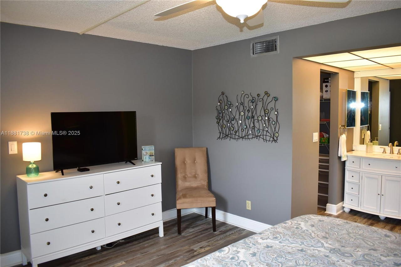 Real estate property located at 9320 Sunrise Lakes Blvd #108, Broward, Sunrise Lakes 106 Condo, Sunrise, FL