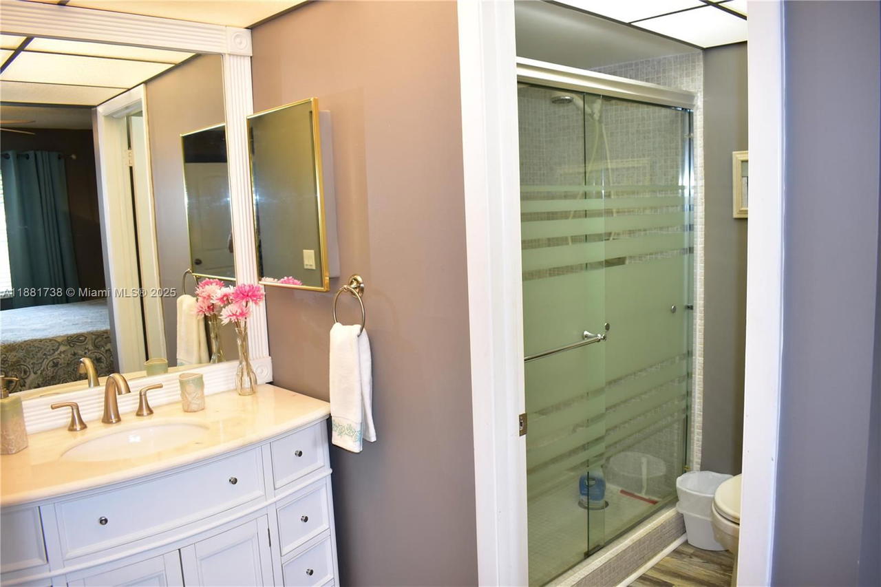 Real estate property located at 9320 Sunrise Lakes Blvd #108, Broward, Sunrise Lakes 106 Condo, Sunrise, FL