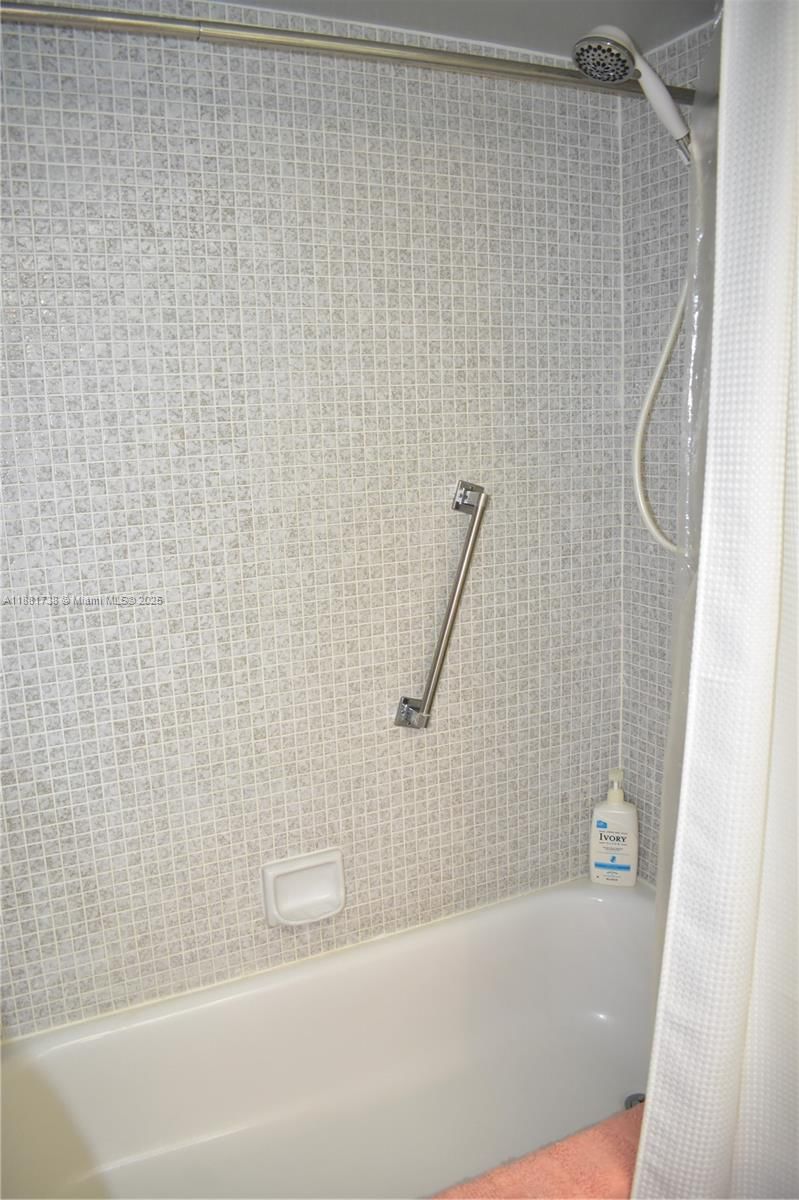 Real estate property located at 9320 Sunrise Lakes Blvd #108, Broward, Sunrise Lakes 106 Condo, Sunrise, FL