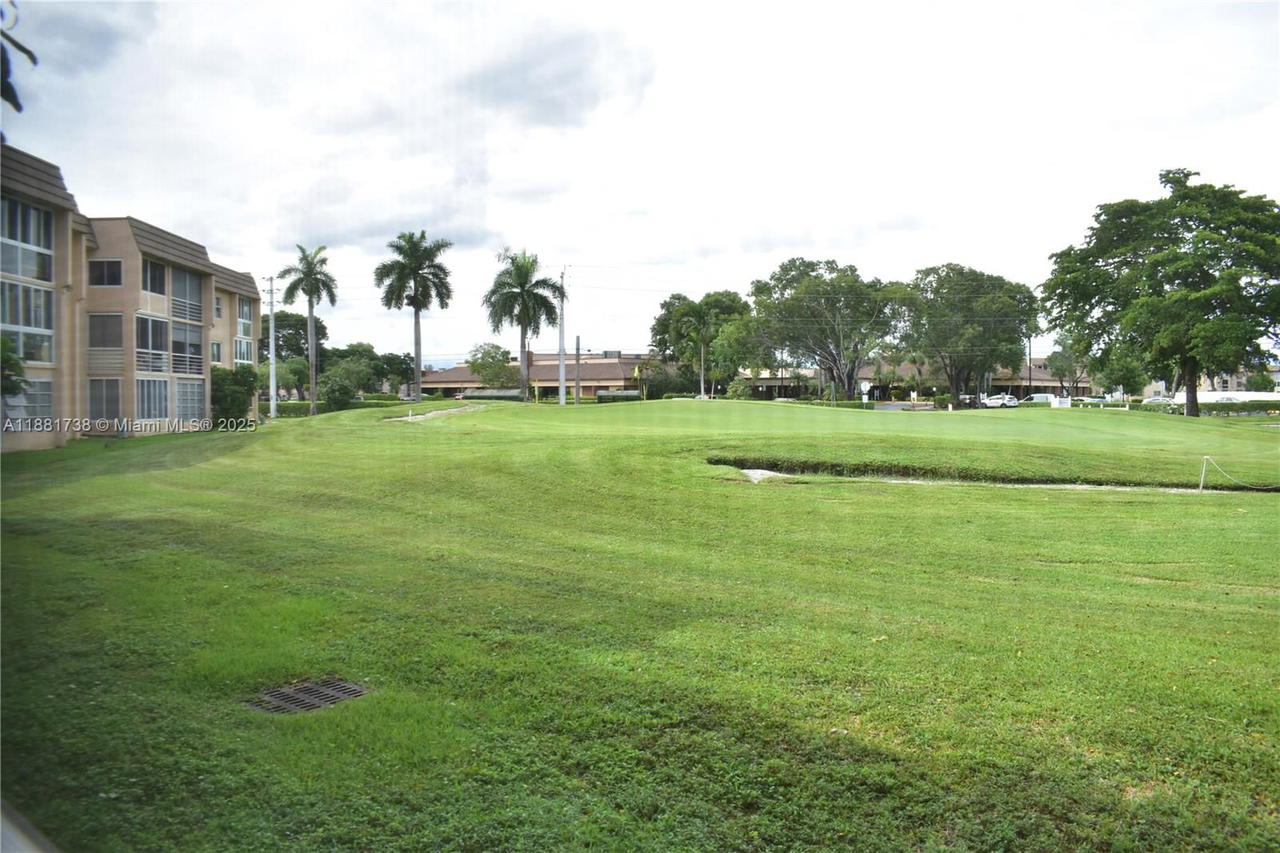 Real estate property located at 9320 Sunrise Lakes Blvd #108, Broward, Sunrise Lakes 106 Condo, Sunrise, FL