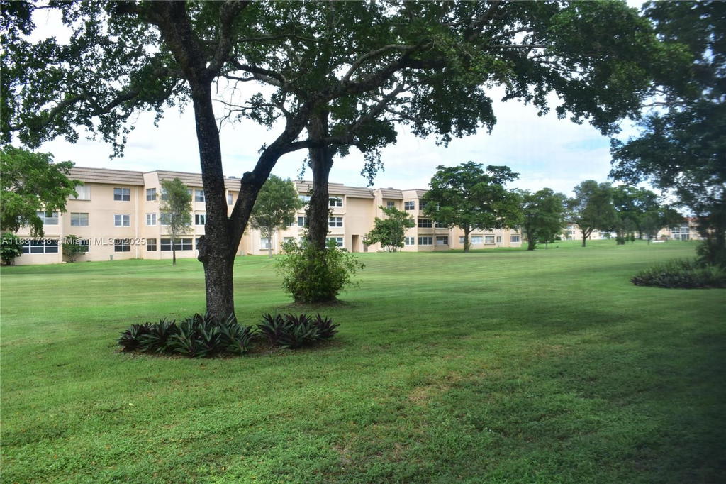 Real estate property located at 9320 Sunrise Lakes Blvd #108, Broward, Sunrise Lakes 106 Condo, Sunrise, FL
