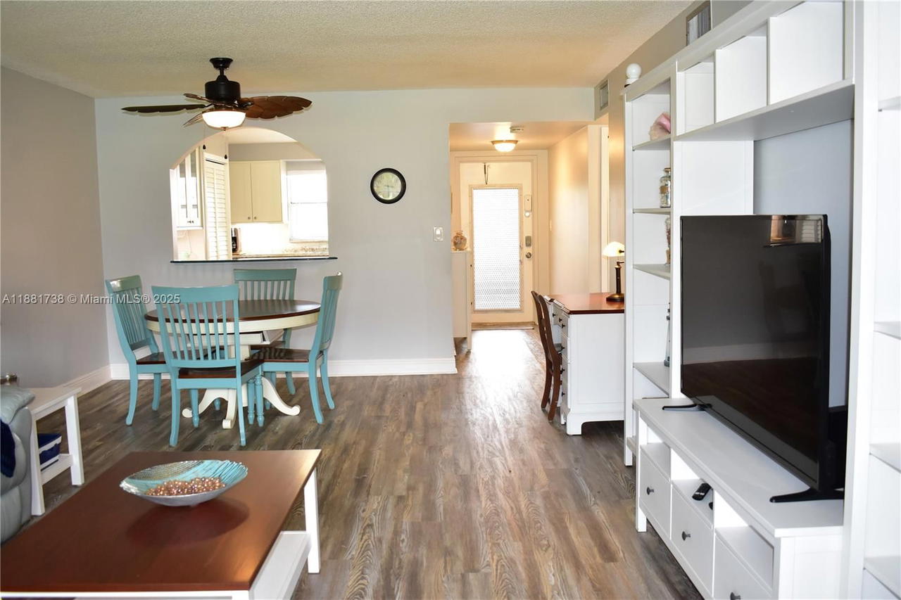 Real estate property located at 9320 Sunrise Lakes Blvd #108, Broward, Sunrise Lakes 106 Condo, Sunrise, FL
