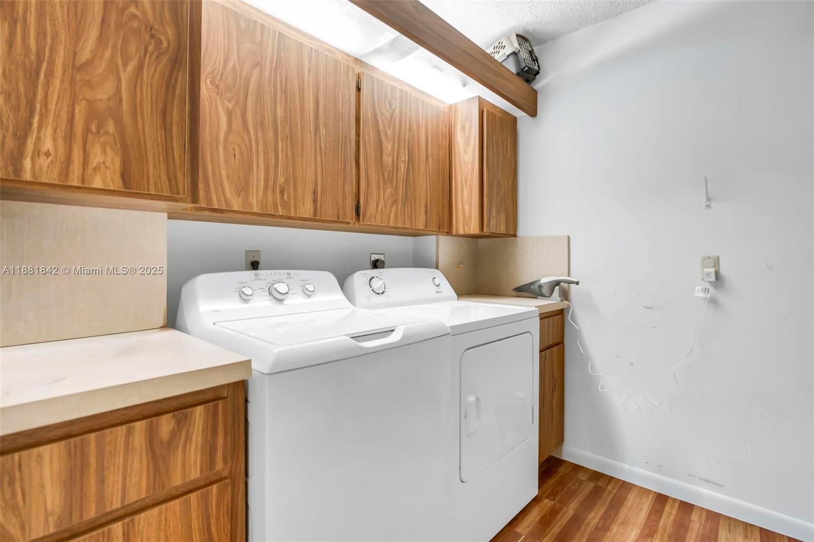 Real estate property located at 3826 Whitehall Dr #405, Palm Beach, Whitehall Condo Of The La, West Palm Beach, FL
