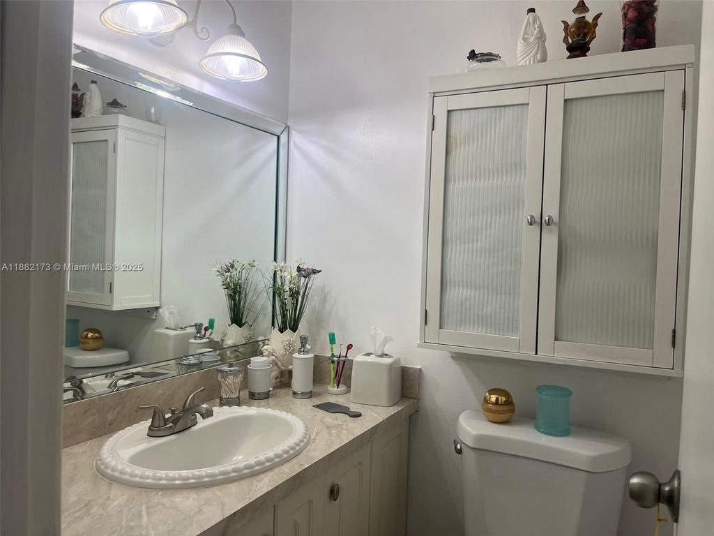 Real estate property located at 300 Bayview Dr #1109, Miami-dade, Arlen House Condo, Sunny Isles Beach, FL
