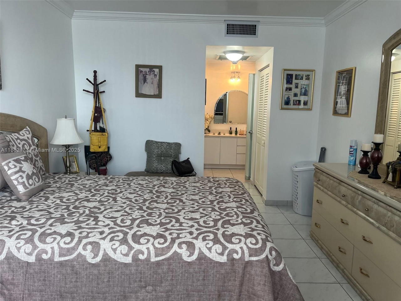 Real estate property located at 300 Bayview Dr #1109, Miami-dade, Arlen House Condo, Sunny Isles Beach, FL