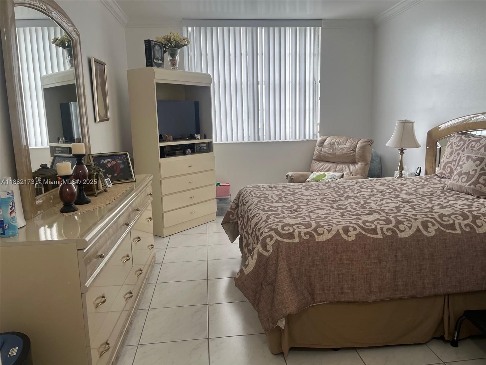 Real estate property located at 300 Bayview Dr #1109, Miami-dade, Arlen House Condo, Sunny Isles Beach, FL