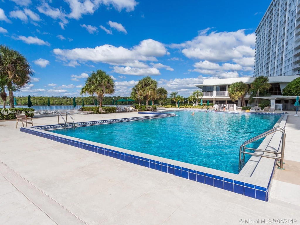 Real estate property located at 300 Bayview Dr #1109, Miami-dade, Arlen House Condo, Sunny Isles Beach, FL