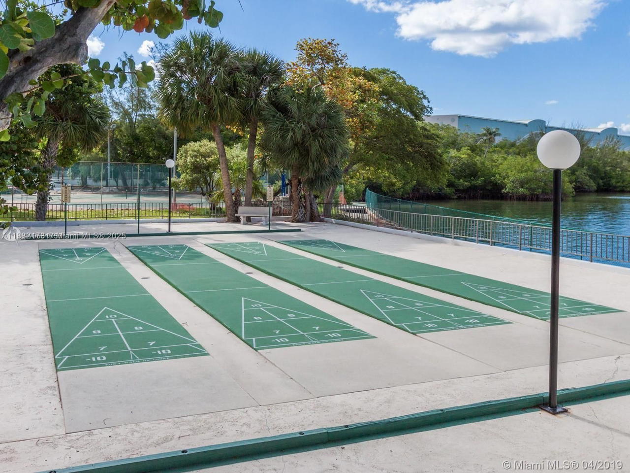 Real estate property located at 300 Bayview Dr #1109, Miami-dade, Arlen House Condo, Sunny Isles Beach, FL
