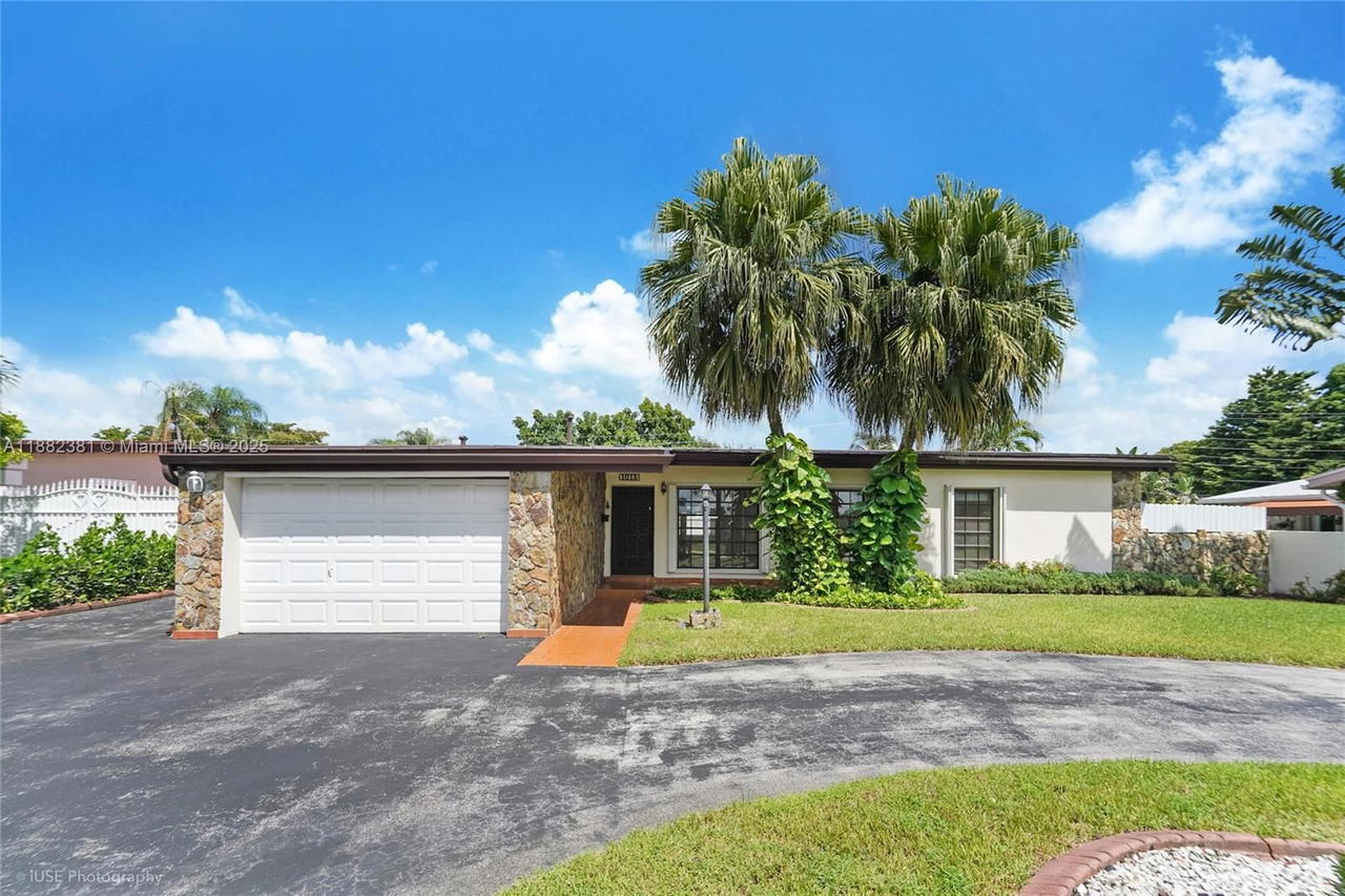Real estate property located at 1015 64th St, Miami-dade, Westhaven Heights, Hialeah, FL