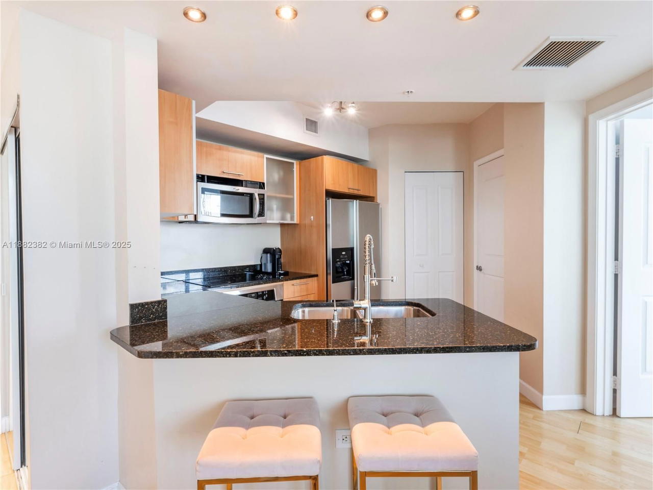Real estate property located at 480 30th St #1103, Miami-dade, Platinum Condo, Miami, FL