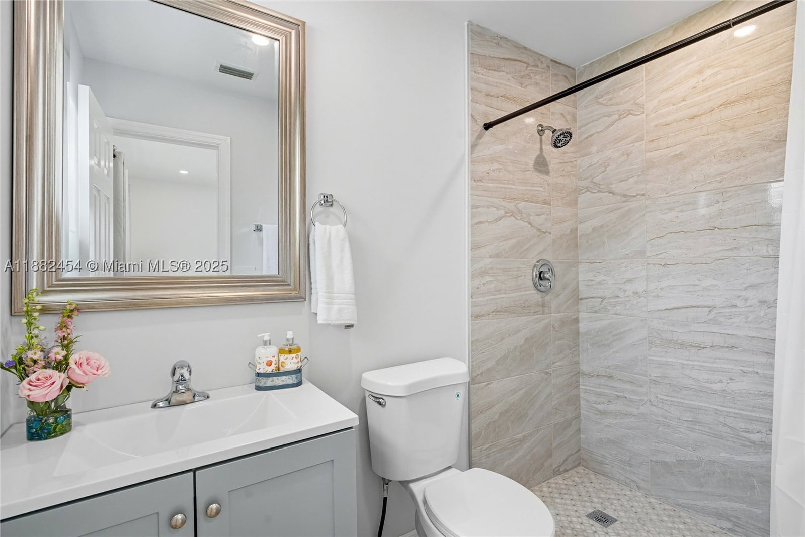 Real estate property located at 3024 73rd Ter, Broward, Driftwood Estates No 2, Hollywood, FL