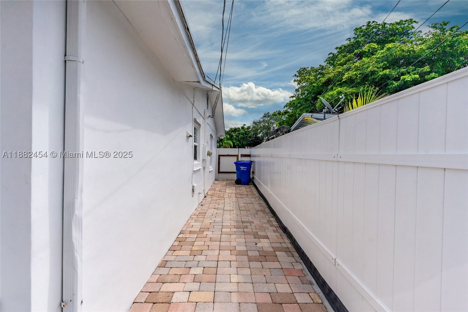 Real estate property located at 3024 73rd Ter, Broward, Driftwood Estates No 2, Hollywood, FL