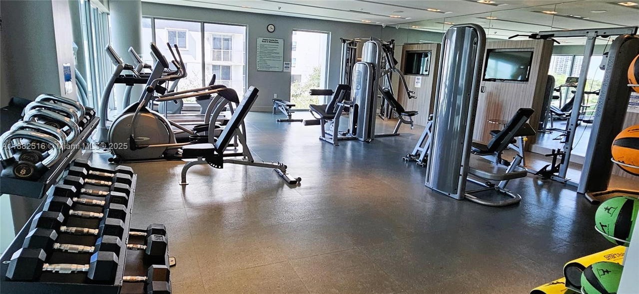 Real estate property located at 1600 1st Ave #1106, Miami-dade, Le Parc At Brickell Condo, Miami, FL