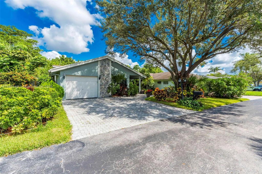 Real estate property located at 990 89th Ave, Broward, Jacaranda Parcel 338, Plantation, FL