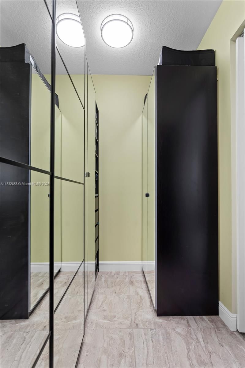 Real estate property located at 8250 188th Ter, Miami-dade, Coco Bay Estates, Cutler Bay, FL