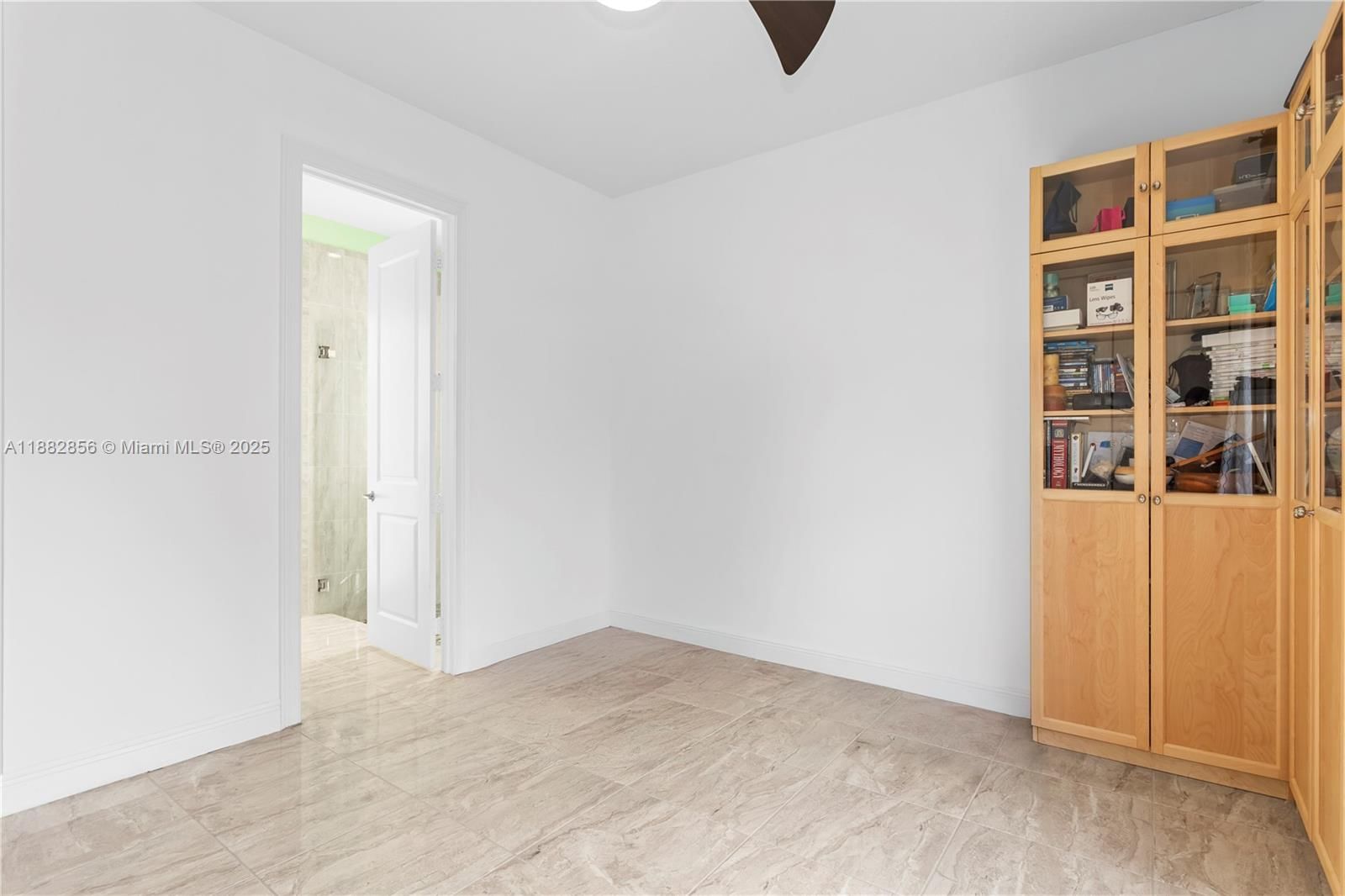 Real estate property located at 8250 188th Ter, Miami-dade, Coco Bay Estates, Cutler Bay, FL