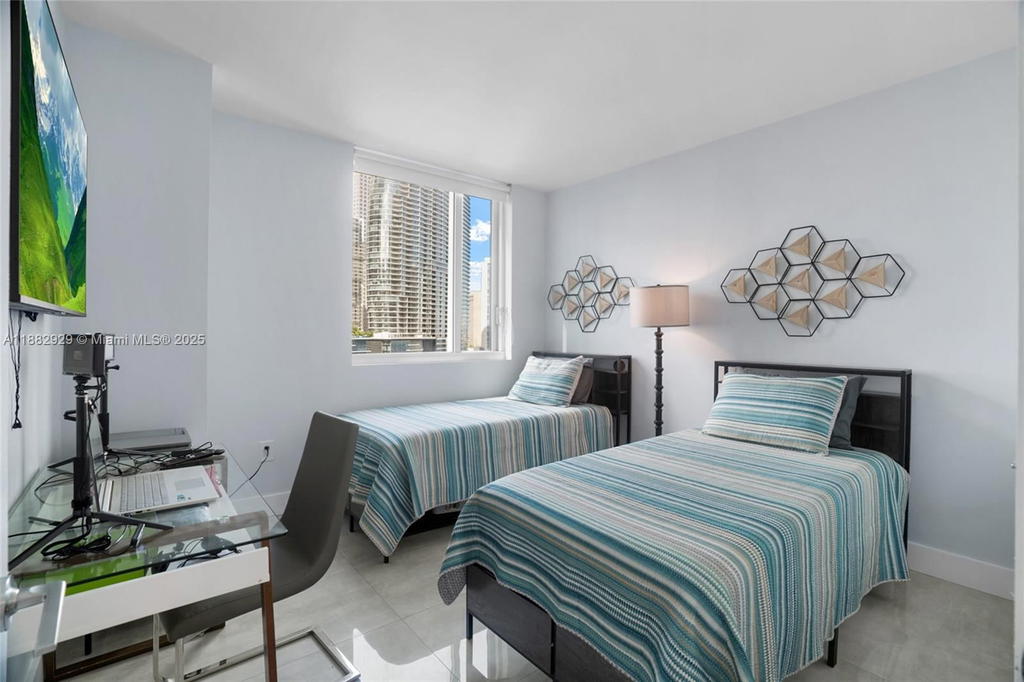 Real estate property located at 500 Brickell Ave #1701, Miami-dade, 500 Brickell East Condo, Miami, FL