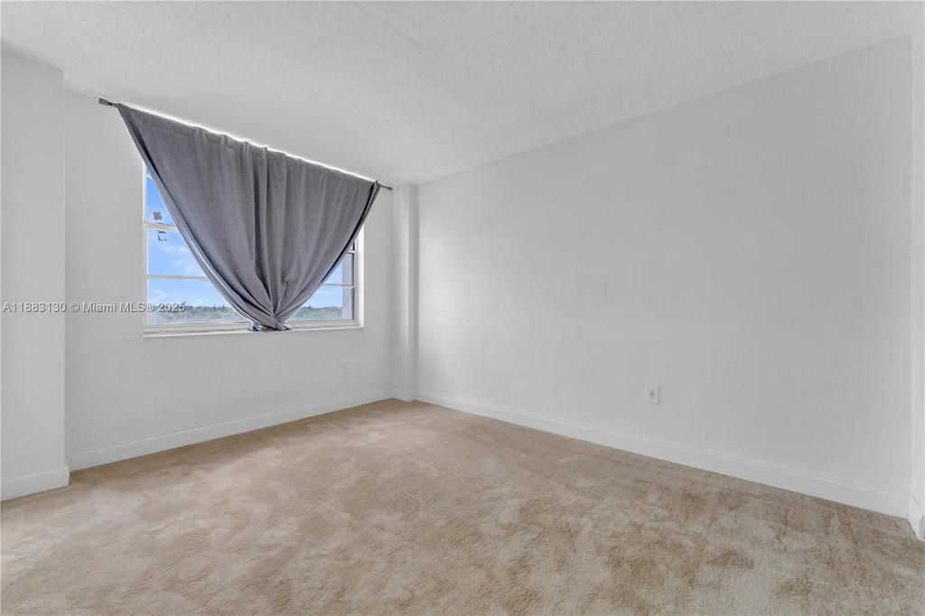 Real estate property located at 15600 7th Ave #708, Miami-dade, Parkway Towers Bldg 1 Con, Miami, FL