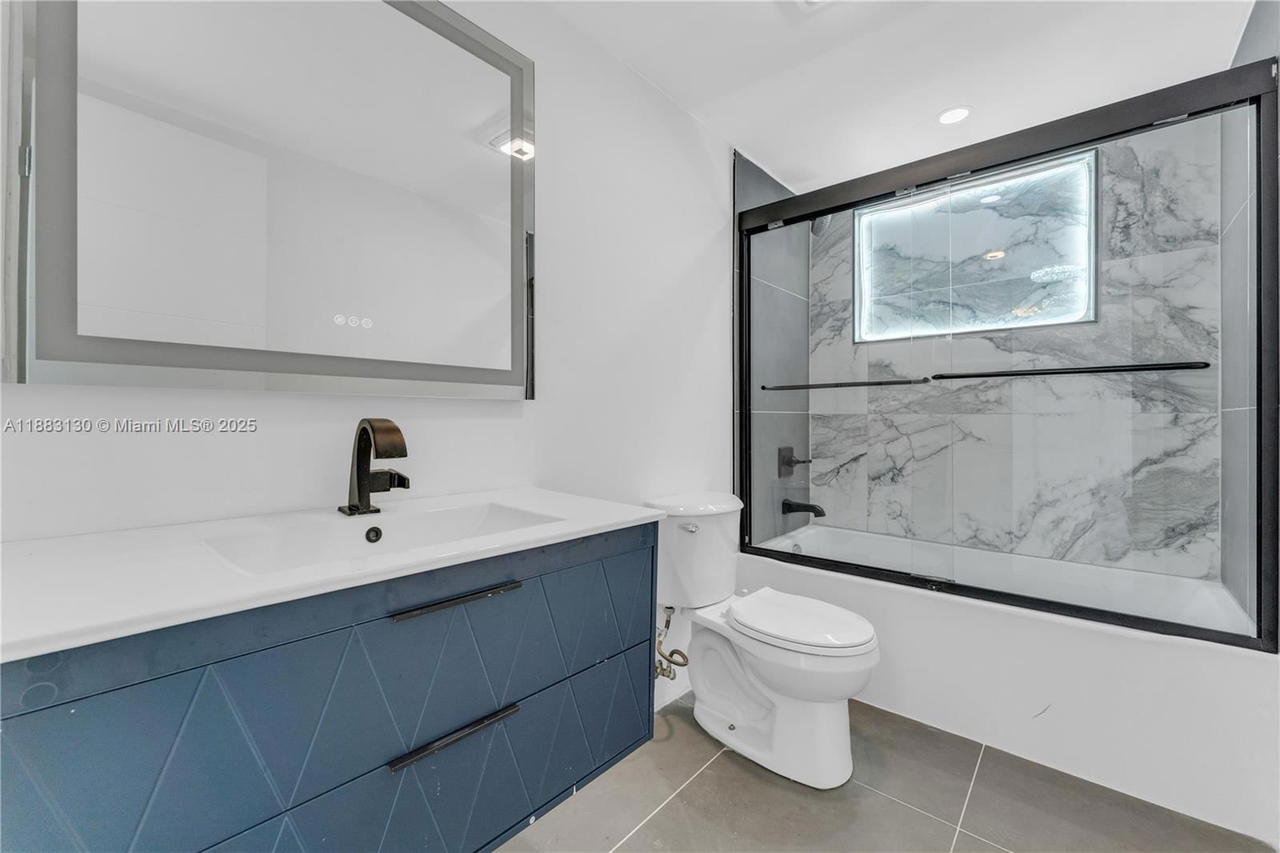 Real estate property located at 15600 7th Ave #708, Miami-dade, Parkway Towers Bldg 1 Con, Miami, FL