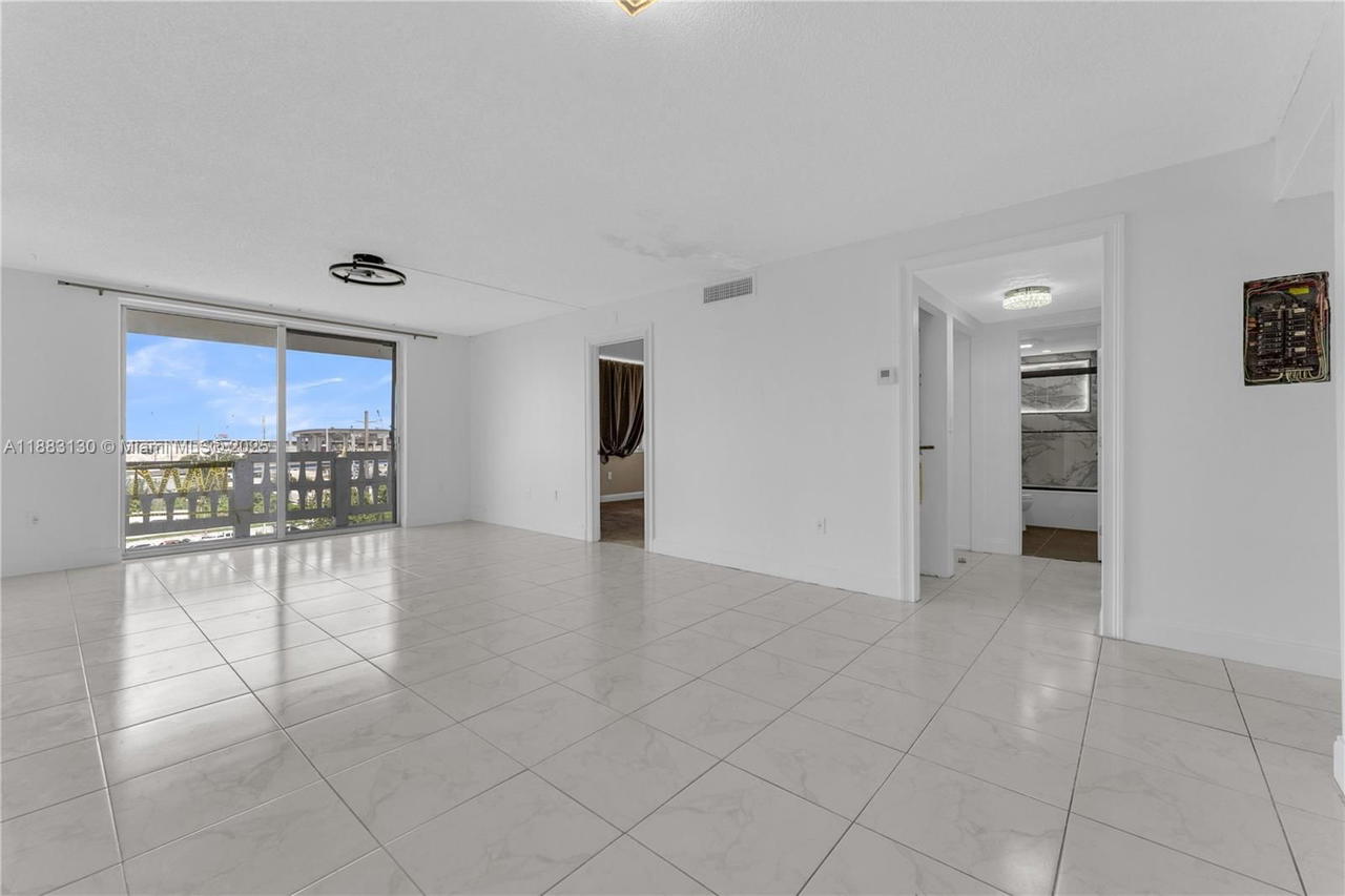 Real estate property located at 15600 7th Ave #708, Miami-dade, Parkway Towers Bldg 1 Con, Miami, FL