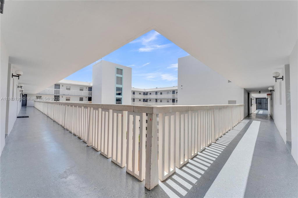 Real estate property located at 15600 7th Ave #708, Miami-dade, Parkway Towers Bldg 1 Con, Miami, FL