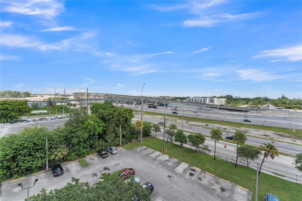Real estate property located at 15600 7th Ave #708, Miami-dade, Parkway Towers Bldg 1 Con, Miami, FL