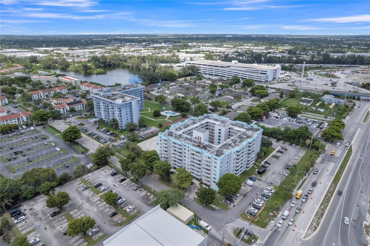 Real estate property located at 15600 7th Ave #708, Miami-dade, Parkway Towers Bldg 1 Con, Miami, FL