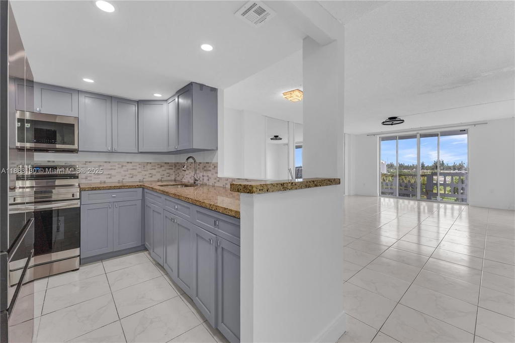 Real estate property located at 15600 7th Ave #708, Miami-dade, Parkway Towers Bldg 1 Con, Miami, FL