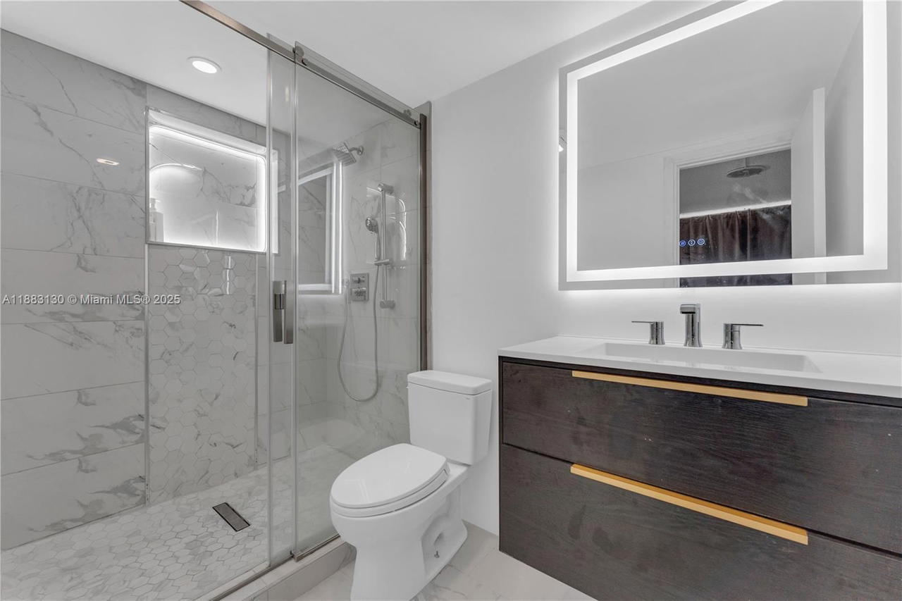 Real estate property located at 15600 7th Ave #708, Miami-dade, Parkway Towers Bldg 1 Con, Miami, FL