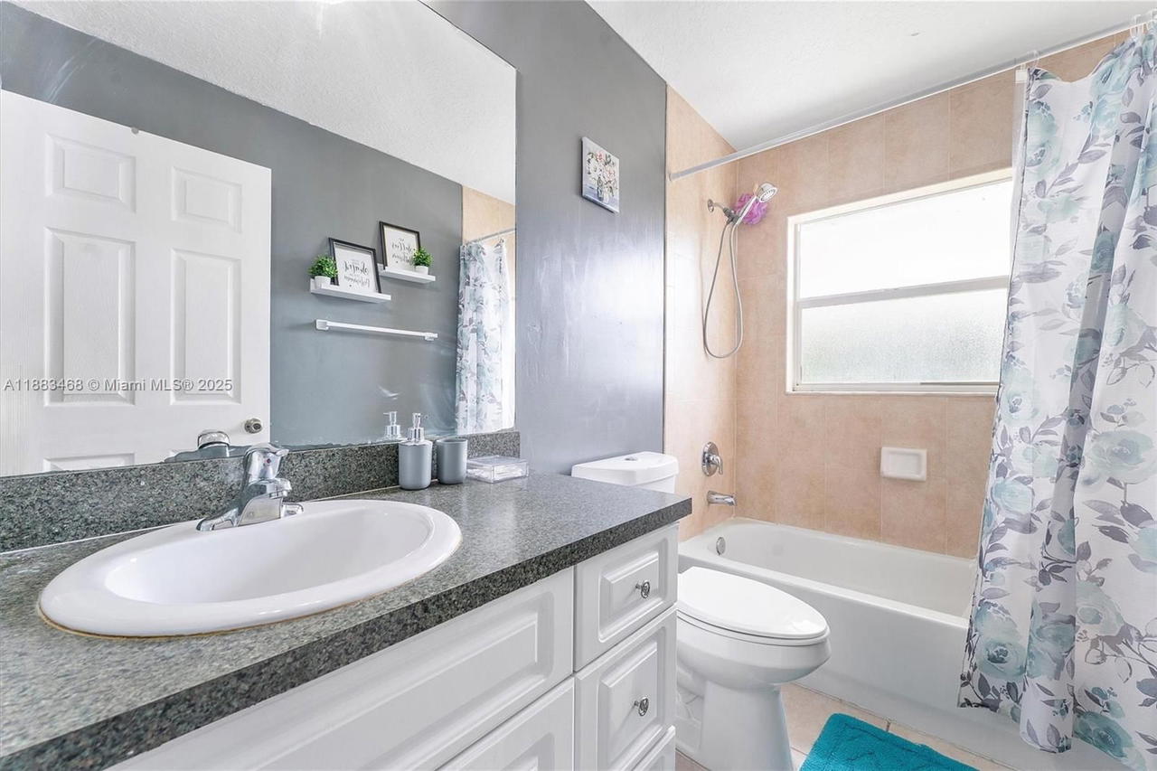 Real estate property located at 649 Latona Ave, Palm Beach, Latona Court Amnded Plat, Lake Worth, FL