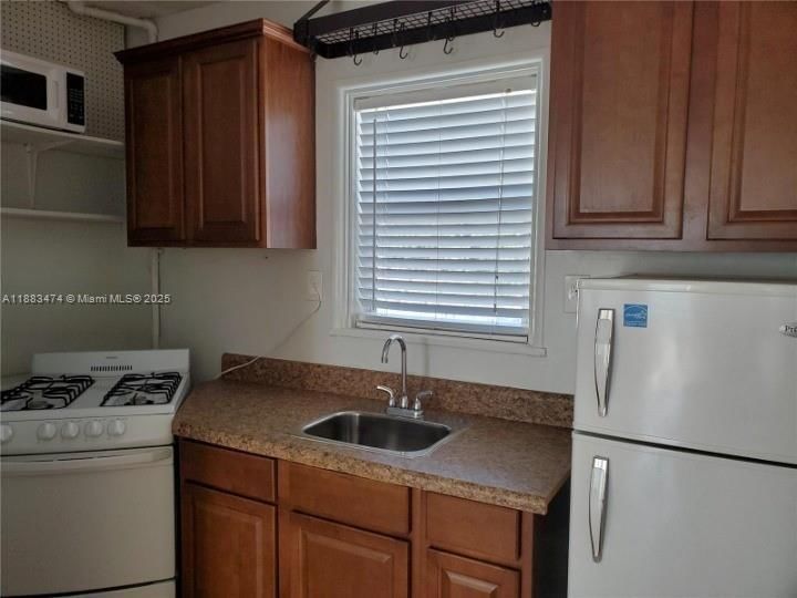 Real estate property located at 309 Crocus Ter #10, Broward, Whitehouse Condo, Hollywood, FL