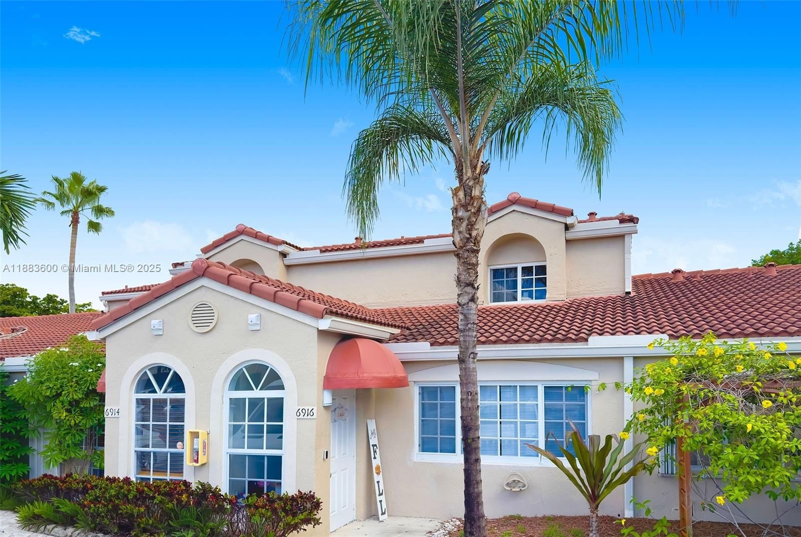 Real estate property located at 6916 166th Ter #1204, Miami-dade, Fountain Pk Village Homes, Miami Lakes, FL