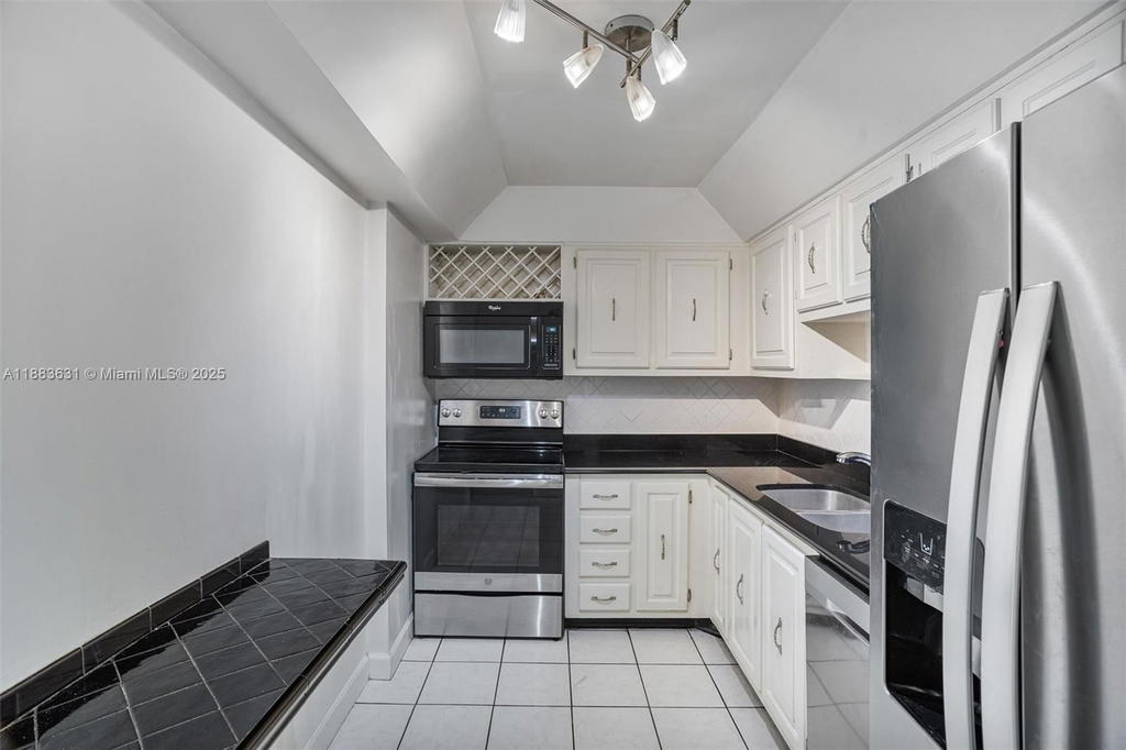 Real estate property located at 2333 Brickell Ave #1207, Miami-dade, Brickell Bay Club Condo, Miami, FL
