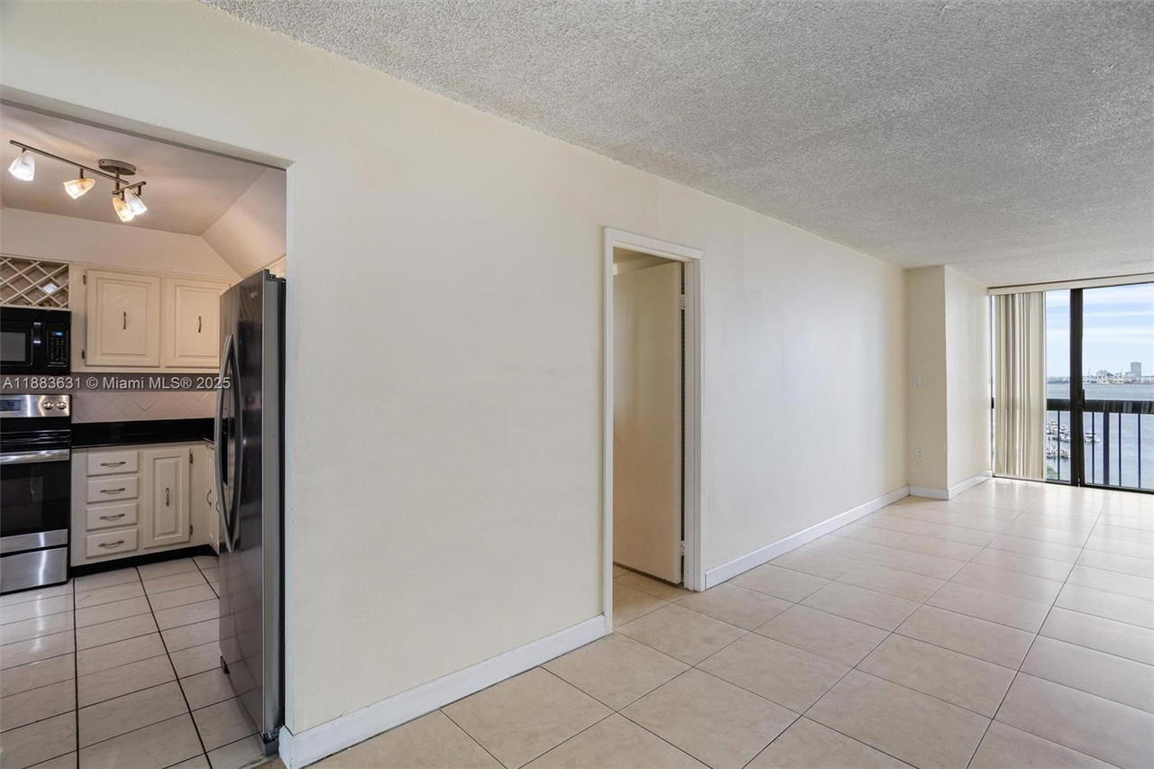 Real estate property located at 2333 Brickell Ave #1207, Miami-dade, Brickell Bay Club Condo, Miami, FL