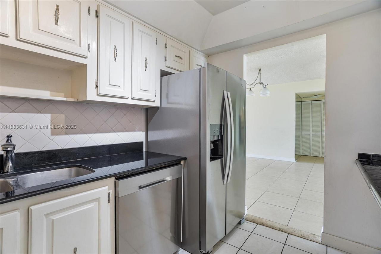 Real estate property located at 2333 Brickell Ave #1207, Miami-dade, Brickell Bay Club Condo, Miami, FL