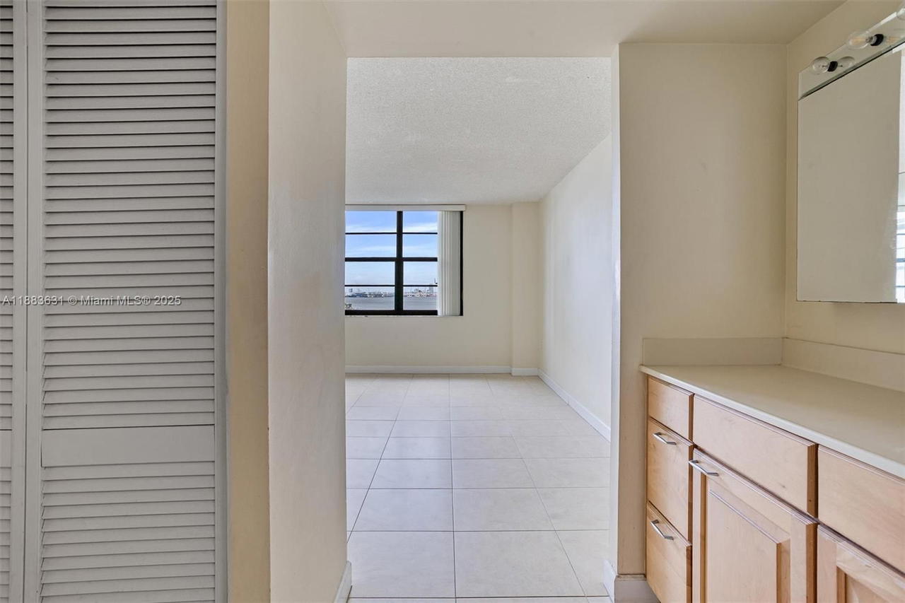 Real estate property located at 2333 Brickell Ave #1207, Miami-dade, Brickell Bay Club Condo, Miami, FL