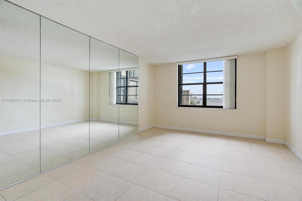 Real estate property located at 2333 Brickell Ave #1207, Miami-dade, Brickell Bay Club Condo, Miami, FL