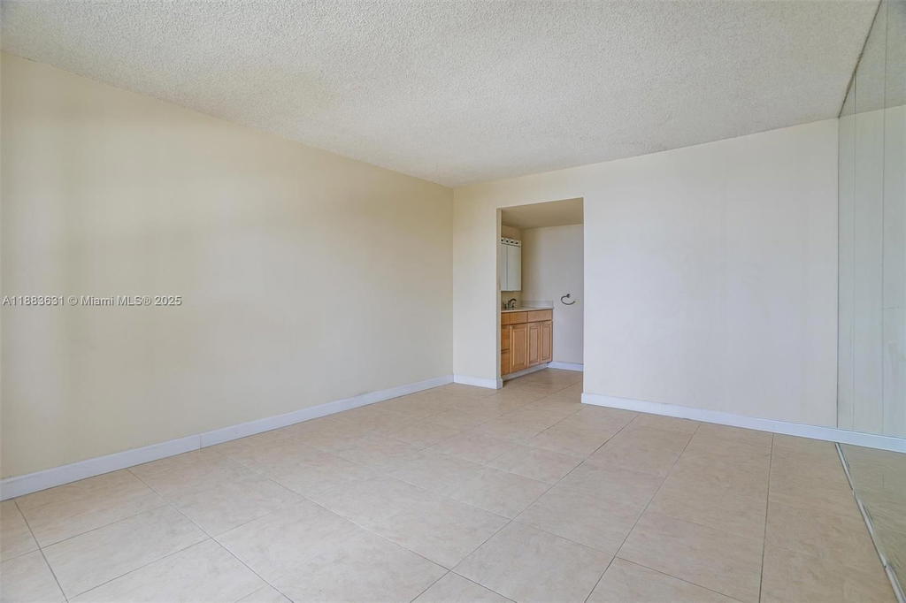 Real estate property located at 2333 Brickell Ave #1207, Miami-dade, Brickell Bay Club Condo, Miami, FL