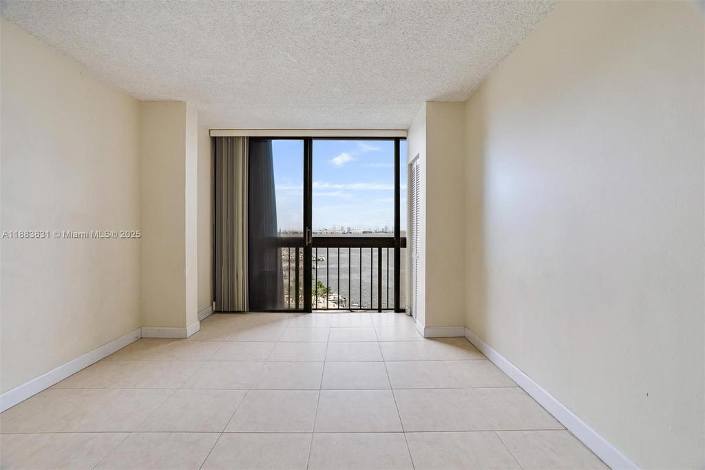 Real estate property located at 2333 Brickell Ave #1207, Miami-dade, Brickell Bay Club Condo, Miami, FL