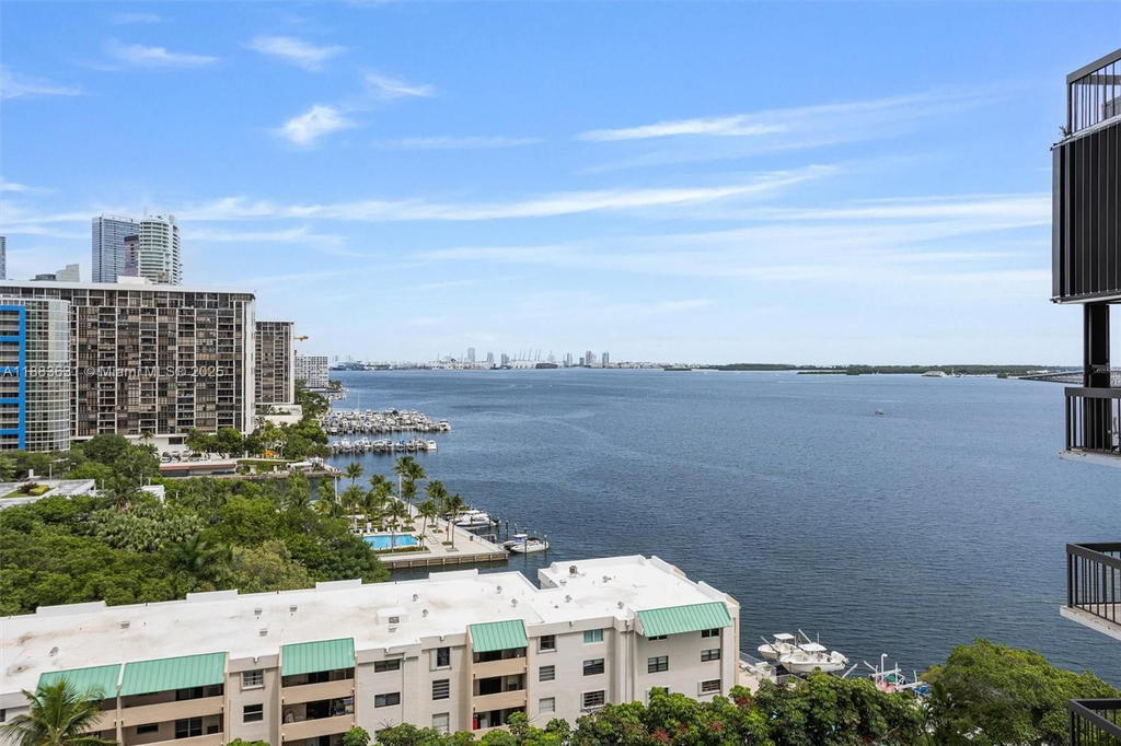 Real estate property located at 2333 Brickell Ave #1207, Miami-dade, Brickell Bay Club Condo, Miami, FL
