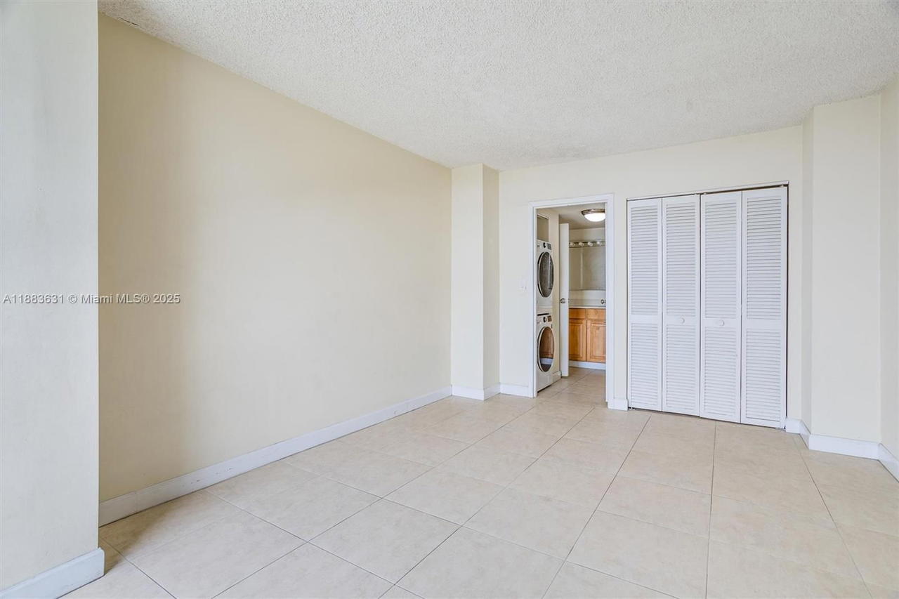 Real estate property located at 2333 Brickell Ave #1207, Miami-dade, Brickell Bay Club Condo, Miami, FL