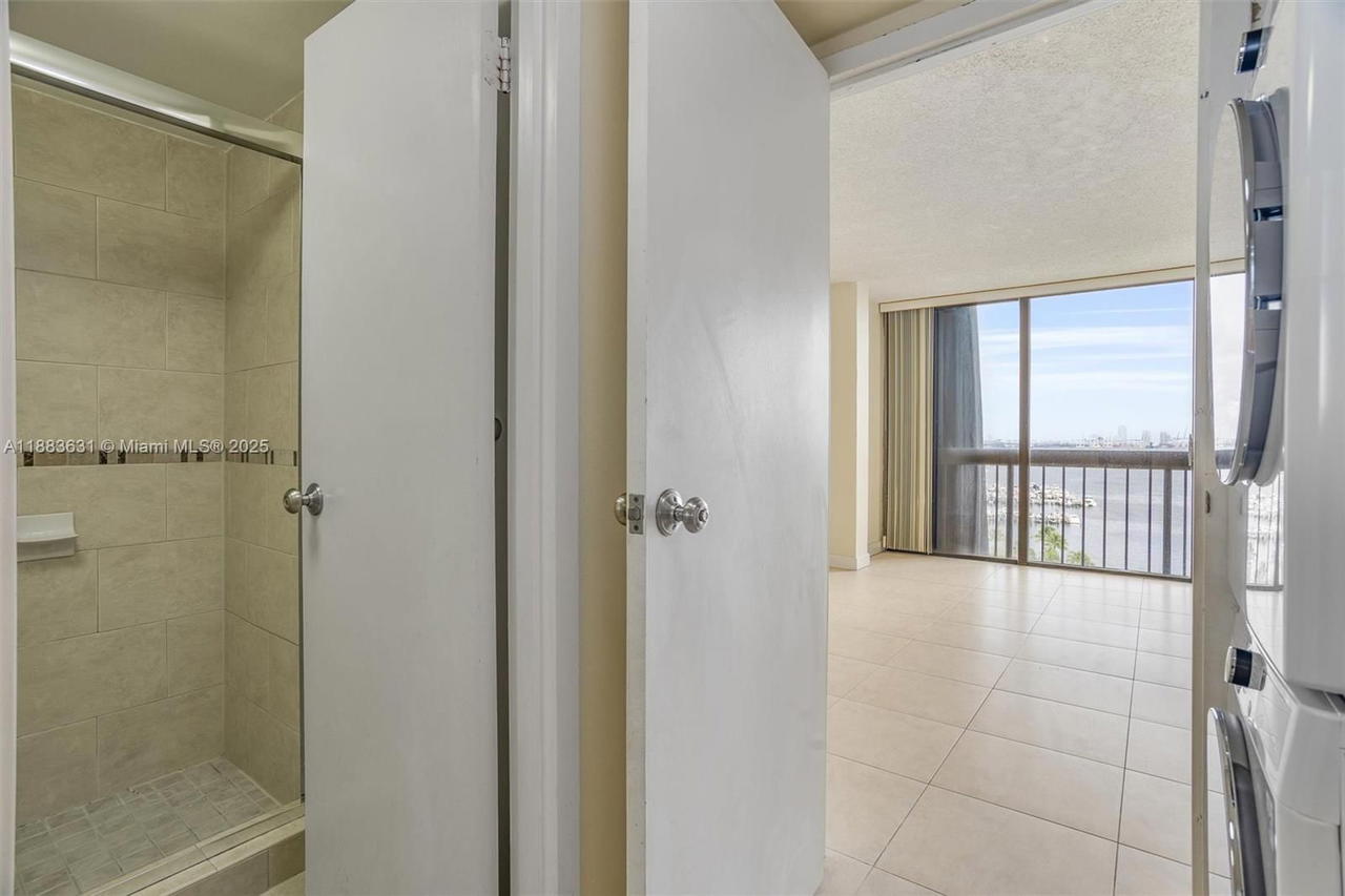 Real estate property located at 2333 Brickell Ave #1207, Miami-dade, Brickell Bay Club Condo, Miami, FL