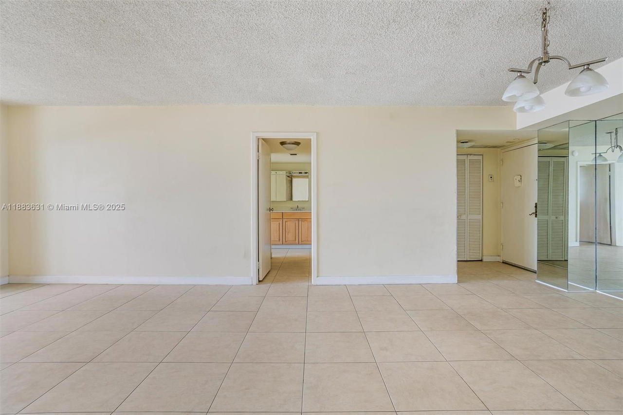 Real estate property located at 2333 Brickell Ave #1207, Miami-dade, Brickell Bay Club Condo, Miami, FL